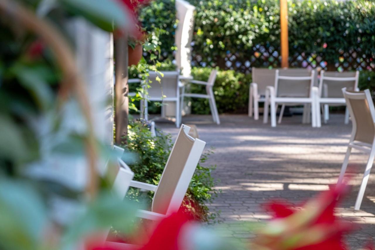 Hotel Orsa Maggiore Мілано-Маріттіма Екстер'єр фото