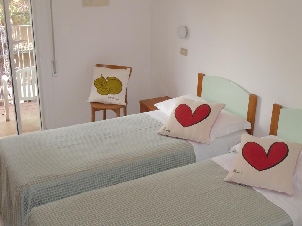Hotel Orsa Maggiore Мілано-Маріттіма Номер фото