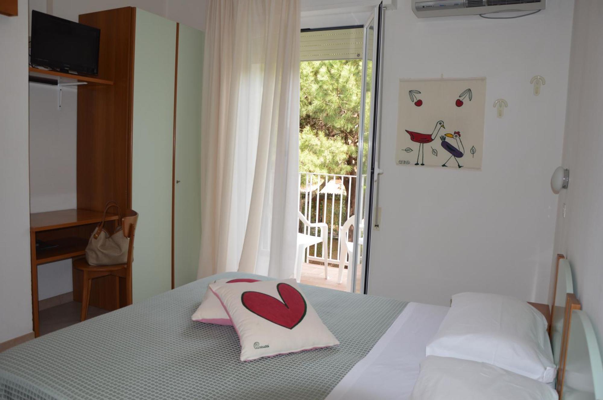 Hotel Orsa Maggiore Мілано-Маріттіма Номер фото