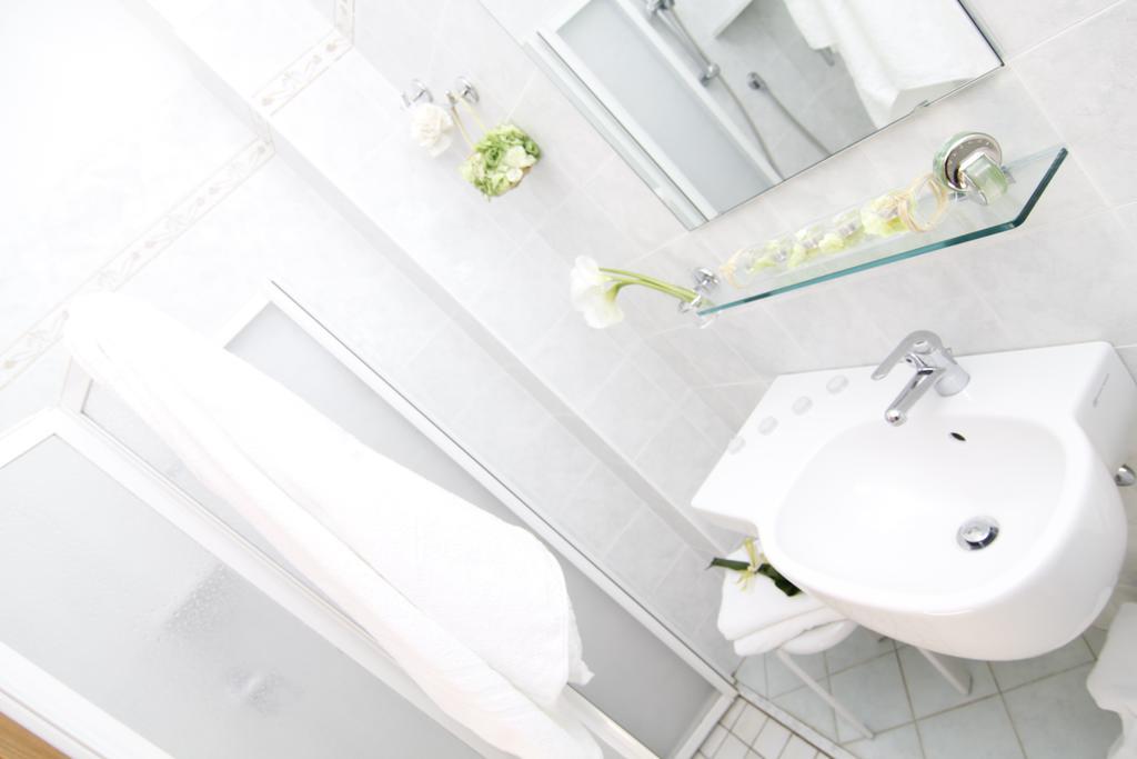 Hotel Orsa Maggiore Мілано-Маріттіма Номер фото