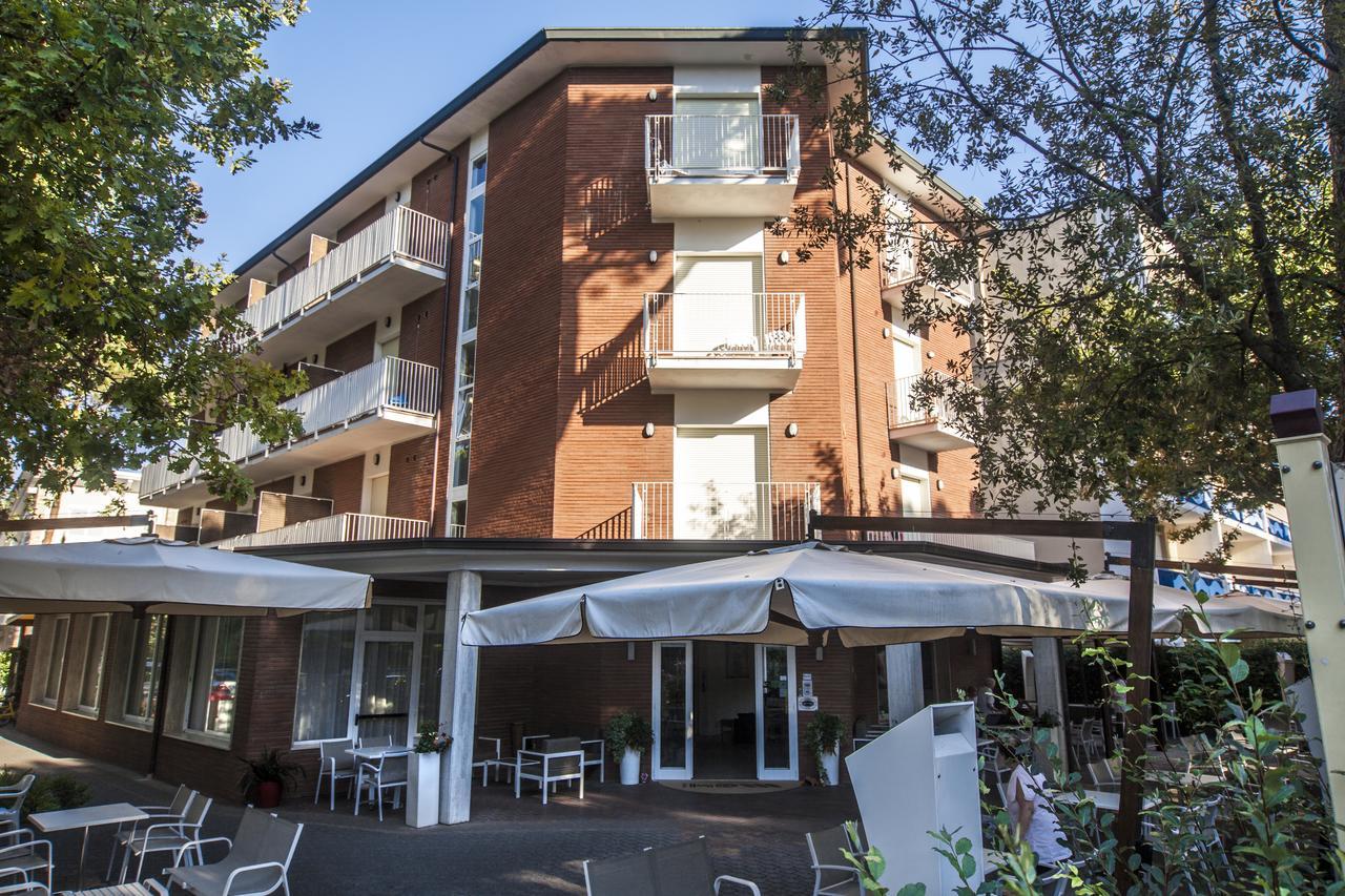 Hotel Orsa Maggiore Мілано-Маріттіма Екстер'єр фото